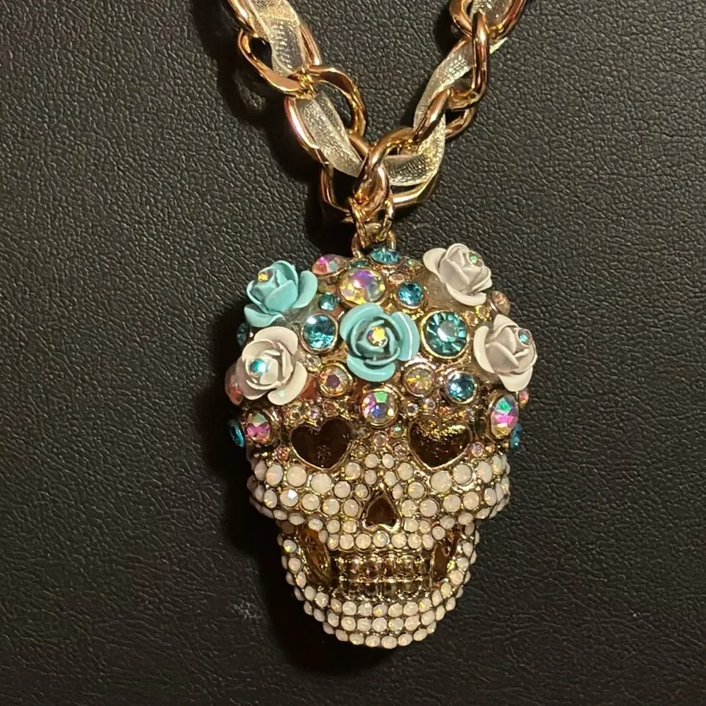 NWT Betsey Johnson white & blue sugar skull necklace.